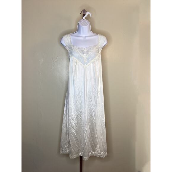 Vanity Fair Women VNTG Satin/lace Nightgown Med  off white EUC Modest Intimates - Picture 2 of 8